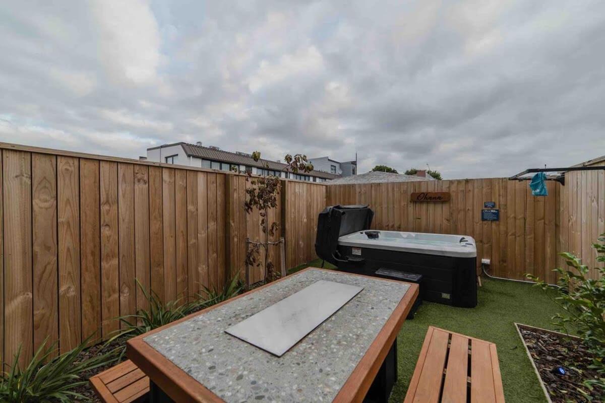 Stones Throw From The Stadium & Hot Tub クライストチャーチ エクステリア 写真