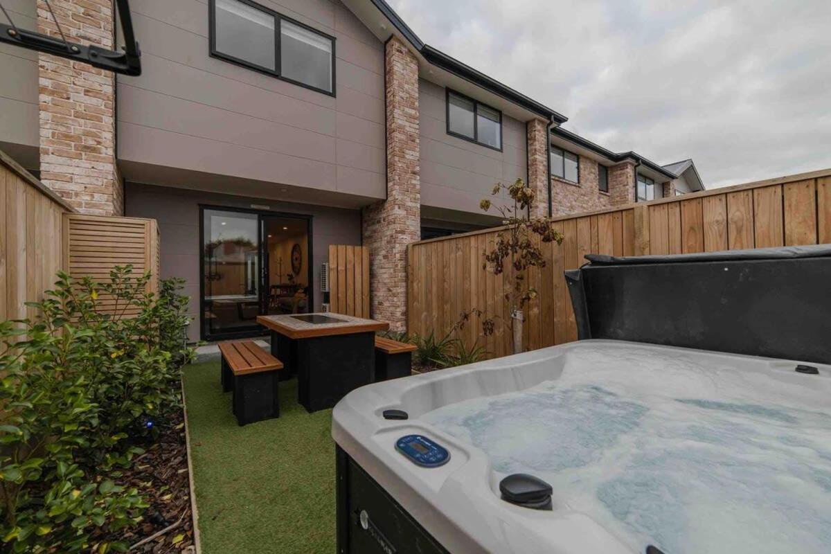 Stones Throw From The Stadium & Hot Tub クライストチャーチ エクステリア 写真